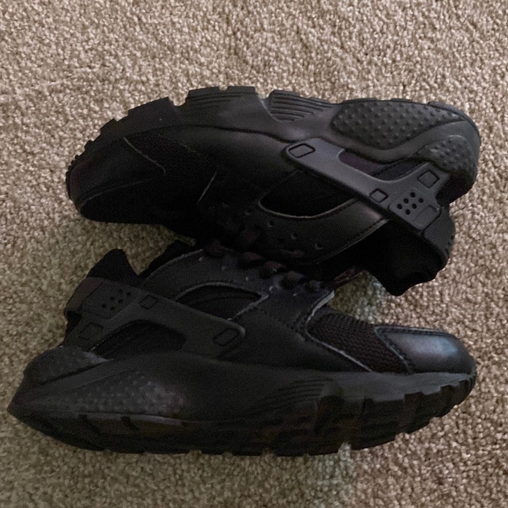 Youth shoes